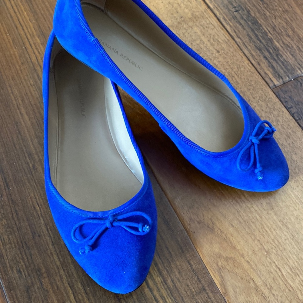 Banana Republic Blue Suede Flats Sz 8.5 Excellent condition!